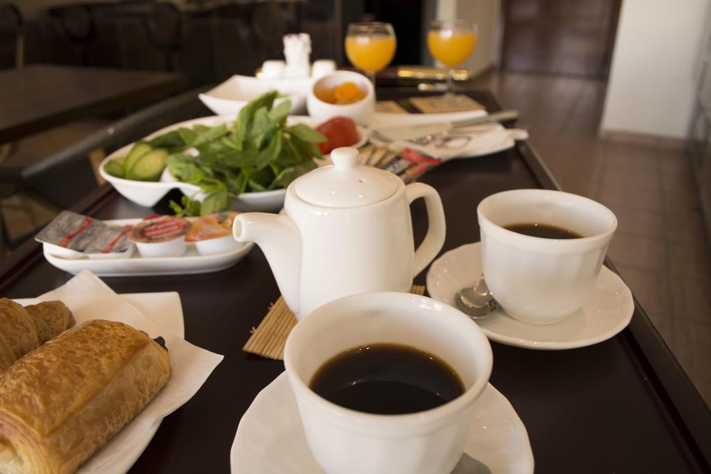 Manuella Hotel Джуния Екстериор снимка