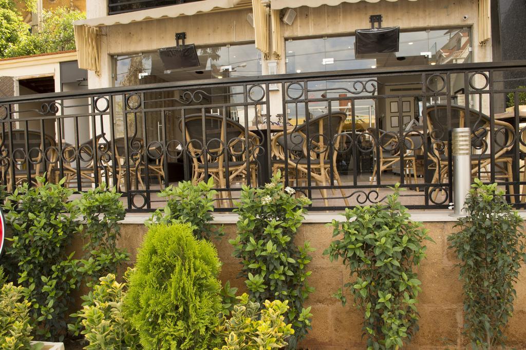 Manuella Hotel Джуния Екстериор снимка