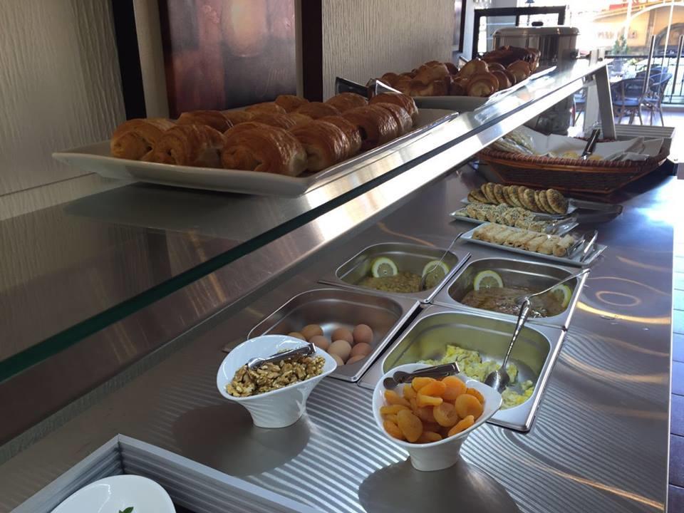 Manuella Hotel Джуния Екстериор снимка